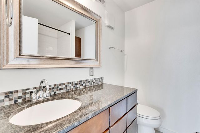 2200 Dickson DR 217, Austin, TX 78704