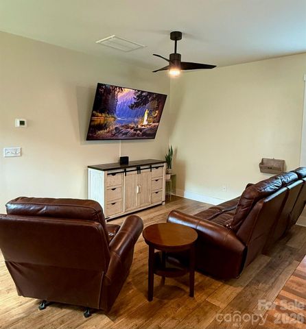 526 Cardwell Lane, Fletcher, NC 28732