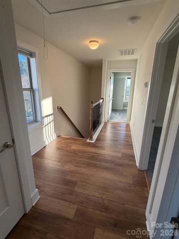 526 Cardwell Lane, Fletcher, NC 28732