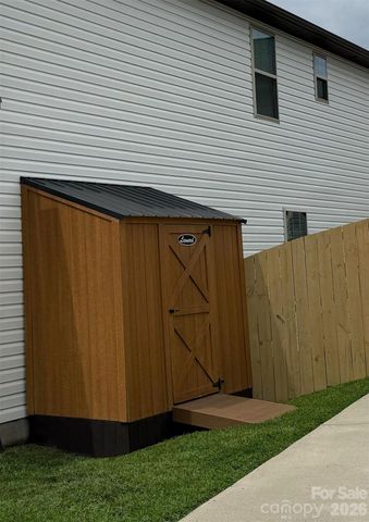 526 Cardwell Lane, Fletcher, NC 28732