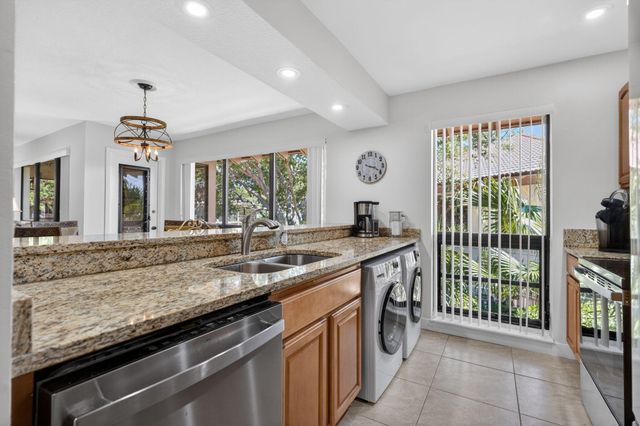 368 Brackenwood Circle, Palm Beach Gardens, FL 33418