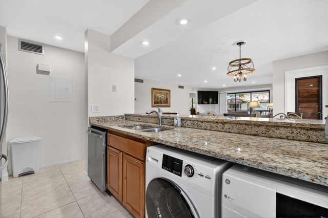 368 Brackenwood Circle, Palm Beach Gardens, FL 33418