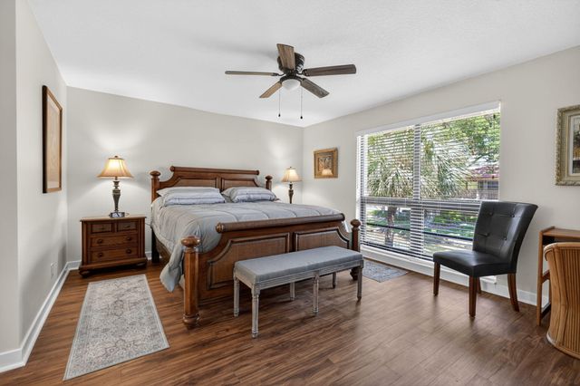 368 Brackenwood Circle, Palm Beach Gardens, FL 33418