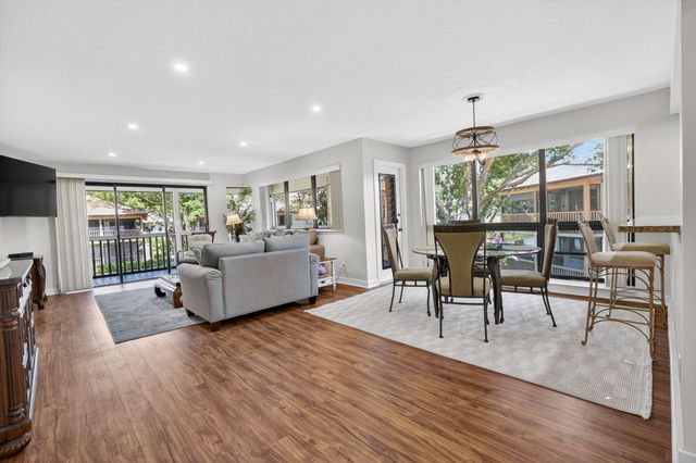 368 Brackenwood Circle, Palm Beach Gardens, FL 33418