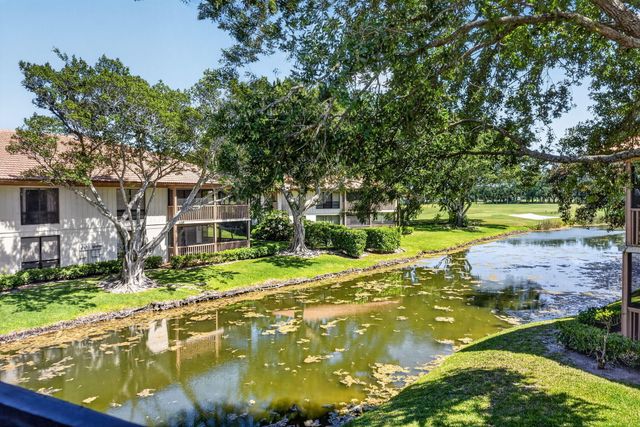 368 Brackenwood Circle, Palm Beach Gardens, FL 33418