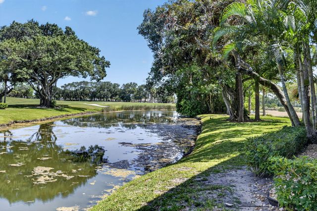 368 Brackenwood Circle, Palm Beach Gardens, FL 33418