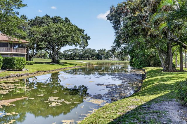 368 Brackenwood Circle, Palm Beach Gardens, FL 33418