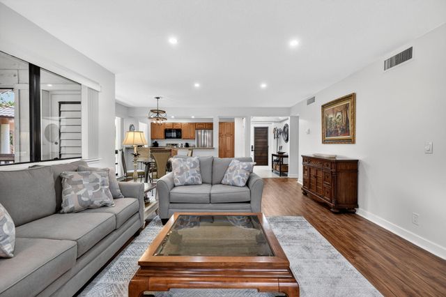 368 Brackenwood Circle, Palm Beach Gardens, FL 33418