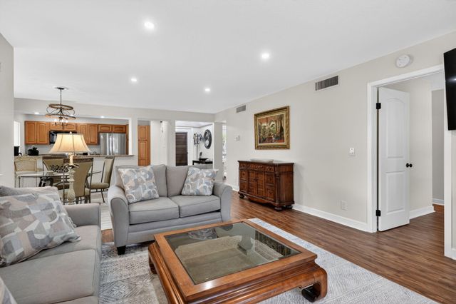 368 Brackenwood Circle, Palm Beach Gardens, FL 33418