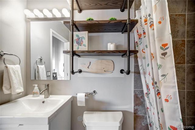 6533 E Jefferson Avenue 417, Detroit, MI 48207