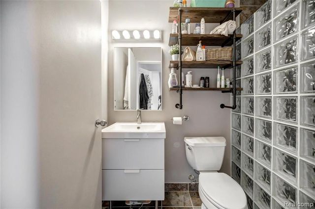 6533 E Jefferson Avenue 417, Detroit, MI 48207