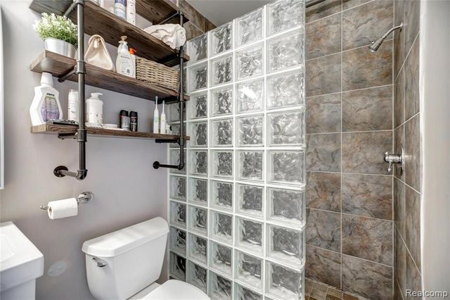 6533 E Jefferson Avenue 417, Detroit, MI 48207