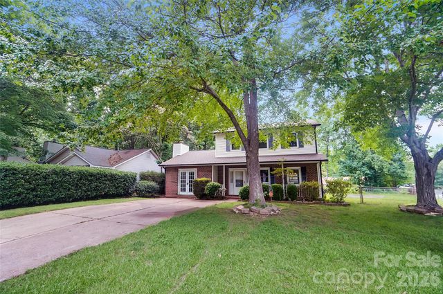 900 Highland Mist Lane, Charlotte, NC 28215