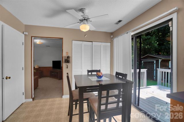 900 Highland Mist Lane, Charlotte, NC 28215