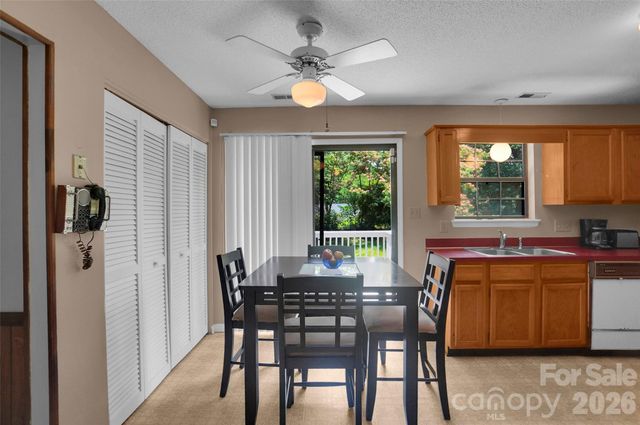 900 Highland Mist Lane, Charlotte, NC 28215
