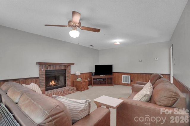 900 Highland Mist Lane, Charlotte, NC 28215