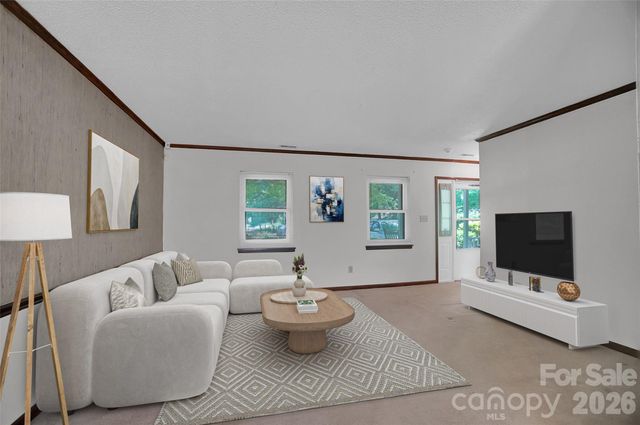 900 Highland Mist Lane, Charlotte, NC 28215