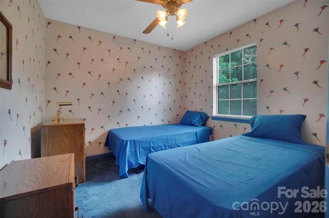 900 Highland Mist Lane, Charlotte, NC 28215