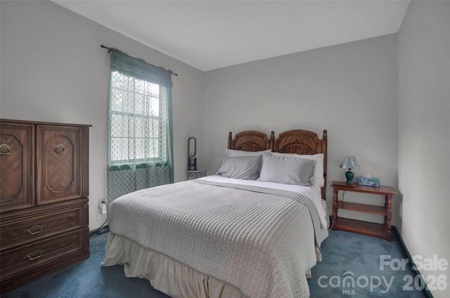 900 Highland Mist Lane, Charlotte, NC 28215