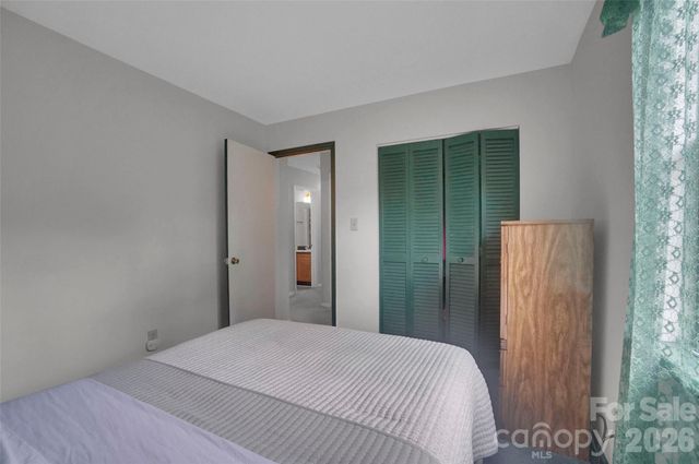 900 Highland Mist Lane, Charlotte, NC 28215