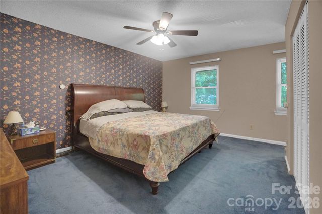 900 Highland Mist Lane, Charlotte, NC 28215