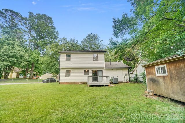 900 Highland Mist Lane, Charlotte, NC 28215