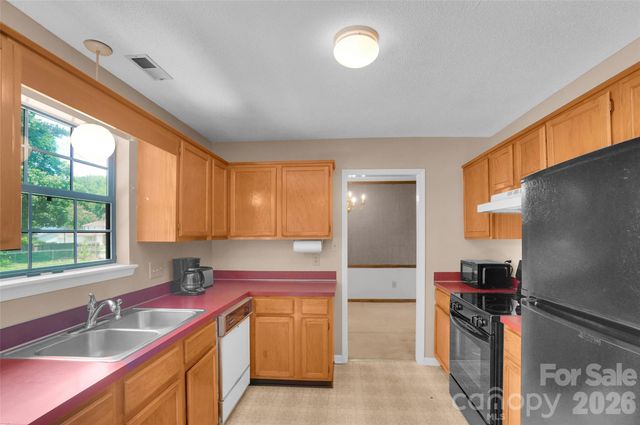 900 Highland Mist Lane, Charlotte, NC 28215