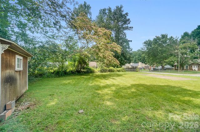 900 Highland Mist Lane, Charlotte, NC 28215