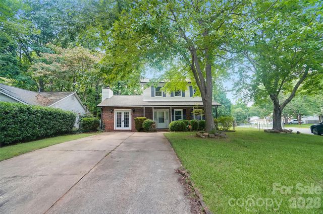 900 Highland Mist Lane, Charlotte, NC 28215
