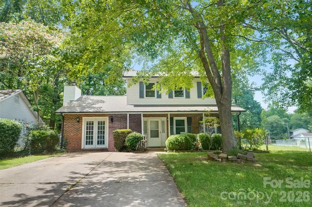 900 Highland Mist Lane, Charlotte, NC 28215