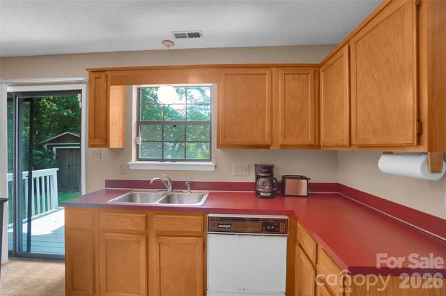 900 Highland Mist Lane, Charlotte, NC 28215