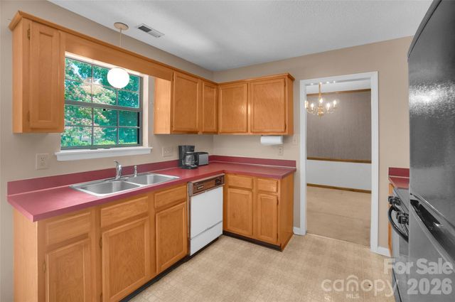 900 Highland Mist Lane, Charlotte, NC 28215