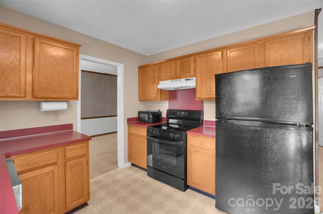 900 Highland Mist Lane, Charlotte, NC 28215
