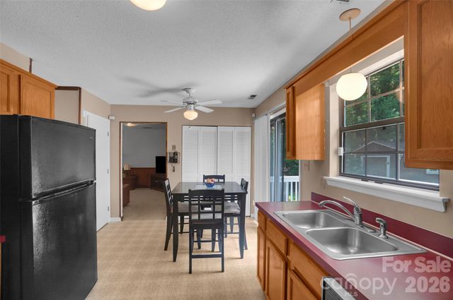 900 Highland Mist Lane, Charlotte, NC 28215