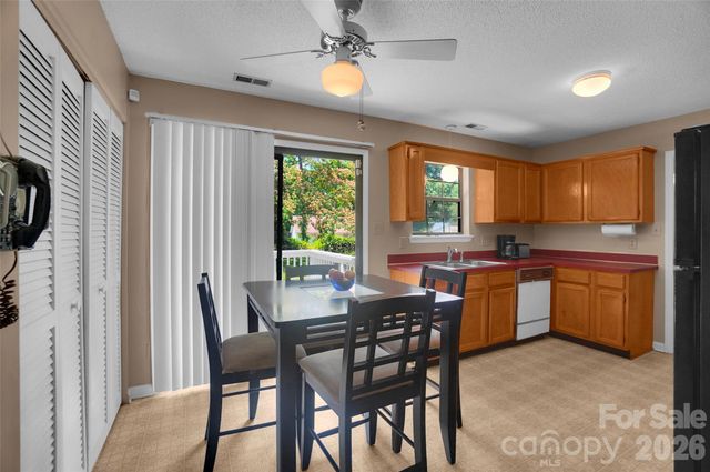 900 Highland Mist Lane, Charlotte, NC 28215