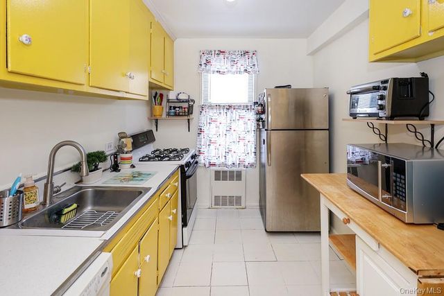 226-26 Union Turnpike 6H, Oakland Gardens, NY 11364