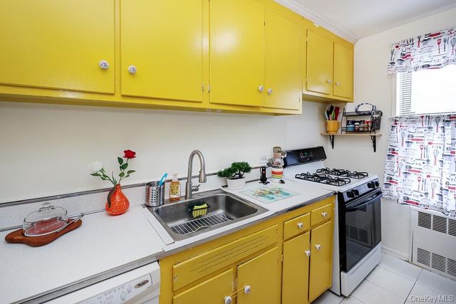 226-26 Union Turnpike 6H, Oakland Gardens, NY 11364