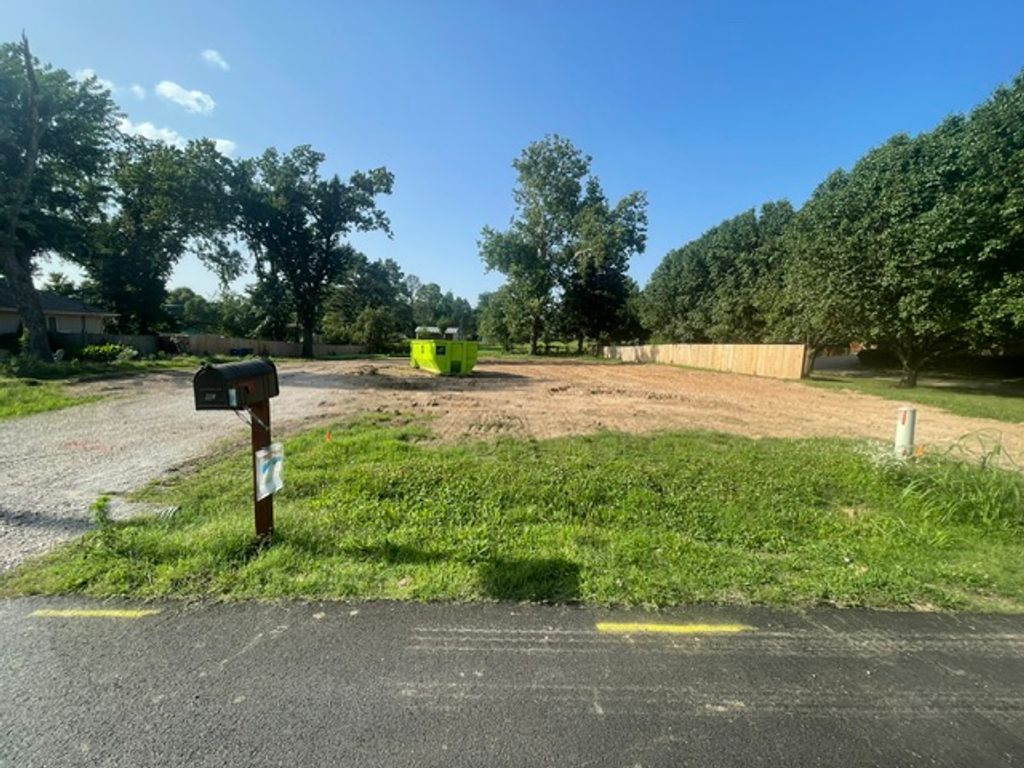 1110 NW 7th Street, Bentonville, AR 72712