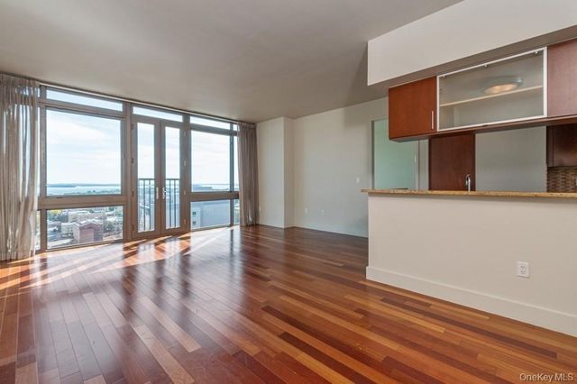 175 Huguenot Street 1804, New Rochelle, NY 10801