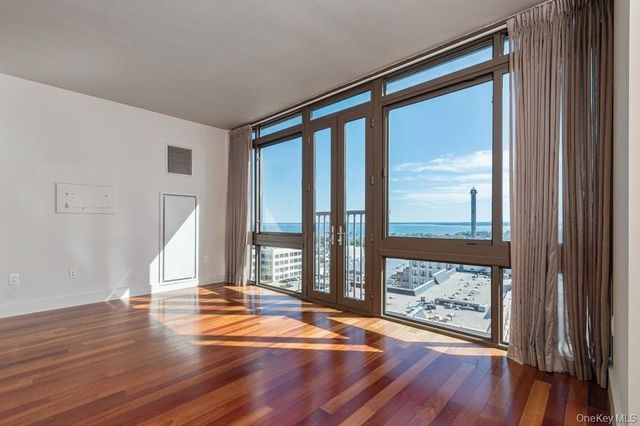 175 Huguenot Street 1804, New Rochelle, NY 10801