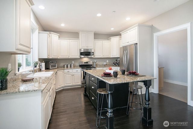 140 Nordstrom Lane, Kelso, WA 98626