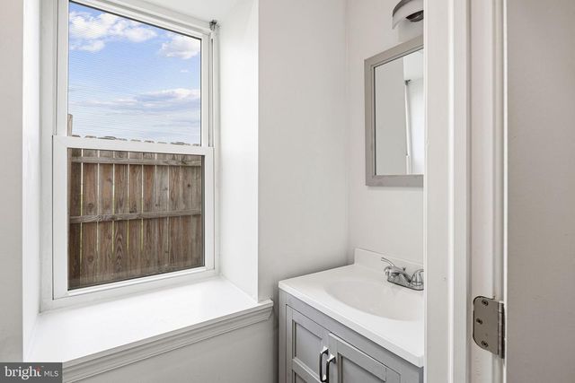 2144 N 8TH ST, Philadelphia, PA 19122