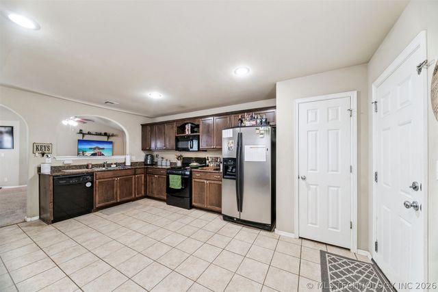 4007 W 103rd Place S, Jenks, OK 74037