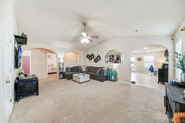 4007 W 103rd Place S, Jenks, OK 74037