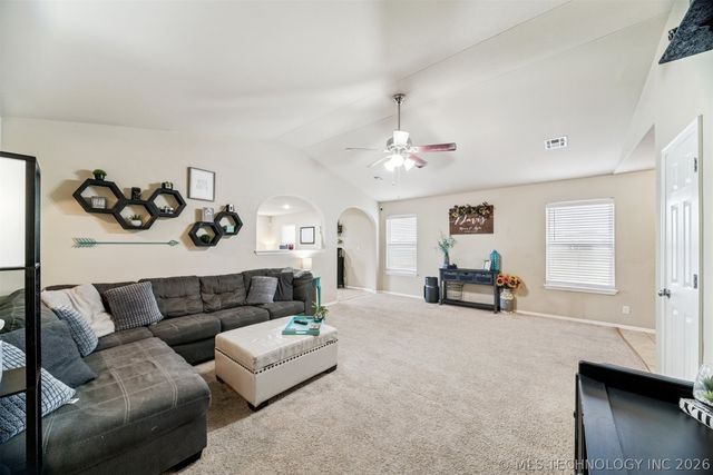 4007 W 103rd Place S, Jenks, OK 74037