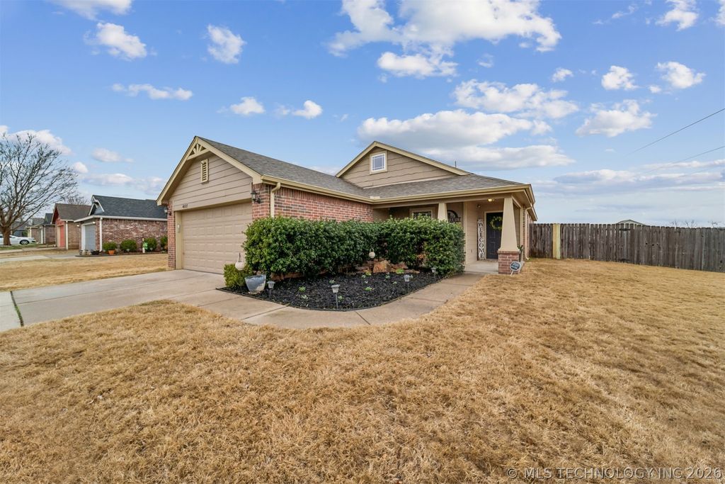 4007 W 103rd Place S, Jenks, OK 74037