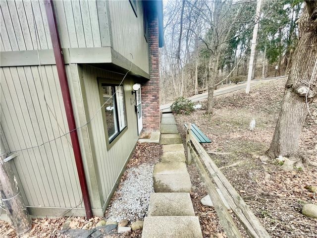 446 Crosby Dr, Canonsburg, PA 15317