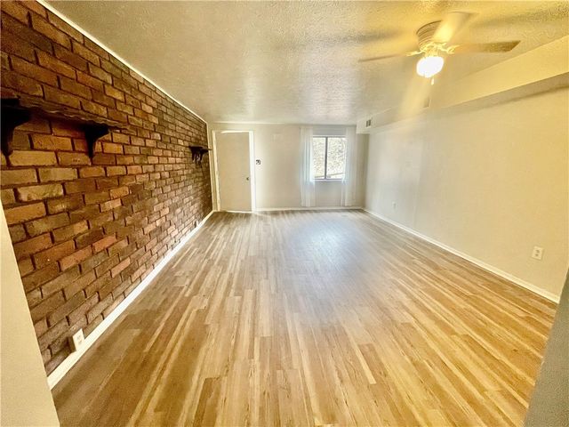 446 Crosby Dr, Canonsburg, PA 15317