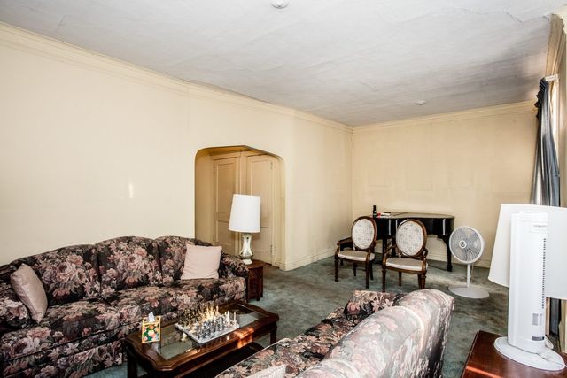 6646 S Minerva Avenue, Chicago, IL 60637