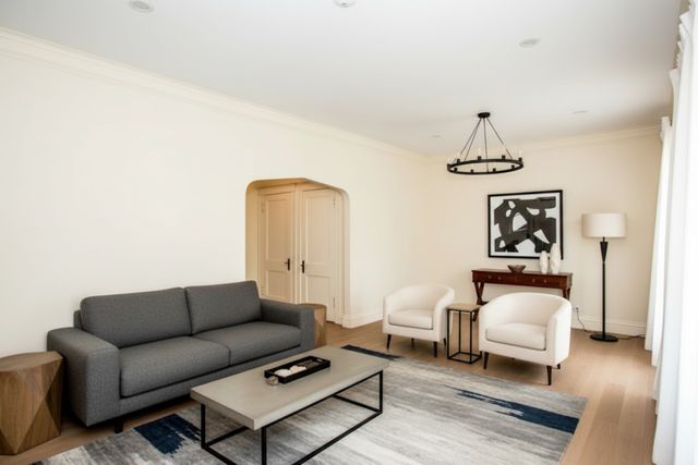 6646 S Minerva Avenue, Chicago, IL 60637